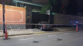 Intervino personal de la comisaría comunal 12, del Grupo Especial de Rescate (GER) de bomberos de la Ciudad y de la Policía Federal que custodiaba el lugar.