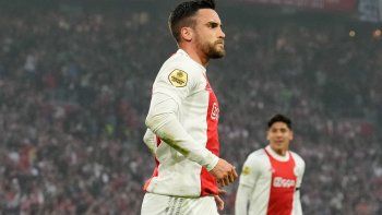 Tagliafico anotó el primer gol de Ajax, que ganó un nuevo título en Países Bajos.