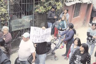 Cristina, de visita en una villa también dividida por la grieta (foto 1)