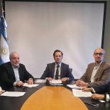 El nuevo ENERGE absorbió todas las funciones regulatorias del gas y la electricidad bajo una estructura de gran complejidad.(De izquierda a derecha: Griselda Lambertini, Vicente Serra, Marcelo Lamboglia, Marcelo Nachón, Héctor Falzone El nuevo ENERGE absorbió todas las funciones regulatorias del gas y la electricidad bajo una estructura de gran complejidad.(De izquierda a derecha: Griselda Lambertini, Vicente Serra, Marcelo Lamboglia, Marcelo Nachón, Héctor Falzone