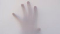 experiencias paranormales: la ciencia explica que pasa cuando sentis una presencia