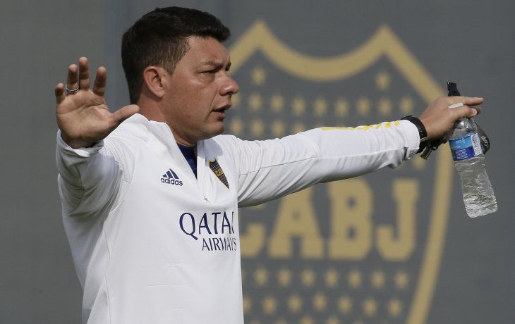 Battaglia tuvo una fuerte charla con el plantel de Boca.