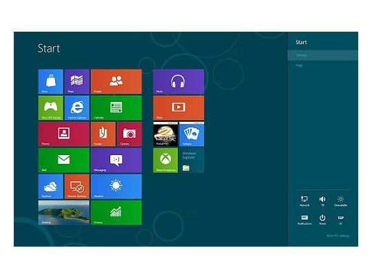 La interfaz Metro busca adaptarse a las nuevas formas de relacionarse con tablets y smartphones a la vez que mantiene de respaldo el tradicional escritorio de Windows para quienes no se sientan cómodos con los cambios.