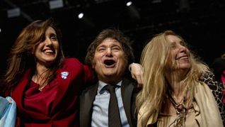 Javier Milei encabeza el ranking de imagen positiva y se mantiene arriba a dos años de asumir la Presidencia. Javier Milei encabeza el ranking de imagen positiva y se mantiene arriba a dos años de asumir la Presidencia.