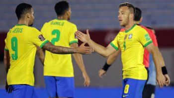 Brasil le ganó a Uruguay en Montevideo y es líder en las Eliminatorias Sudamericanas.