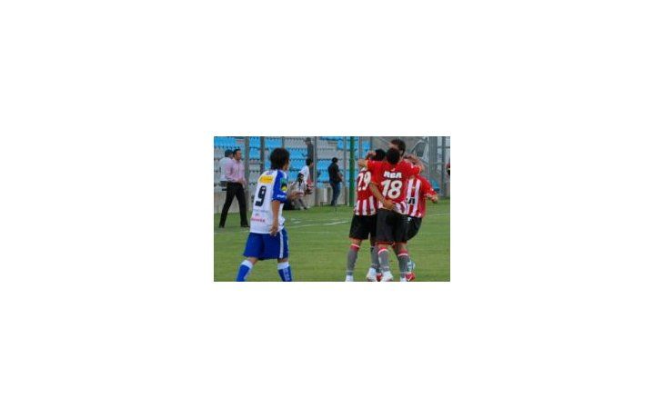 Pasó. Estudiantes tuvo que transpirar de la cuenta para superar a Unión Villa Krause de San Juan en la Copa Argentina.