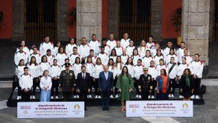 La delegación mexicana que irá a los Juegos Olímpicos, el día que se llevo el embanderameinto de los atletas.
