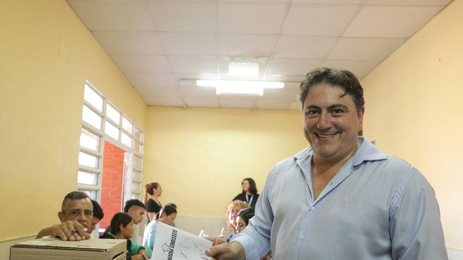 Francisco Paoltroni votó en la Escuela 99.