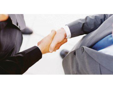 La discusión académica coincide con el avance de iniciativas legislativas que buscan regular formalmente la actividad a través de una Ley de Lobby. La discusión académica coincide con el avance de iniciativas legislativas que buscan regular formalmente la actividad a través de una Ley de Lobby.