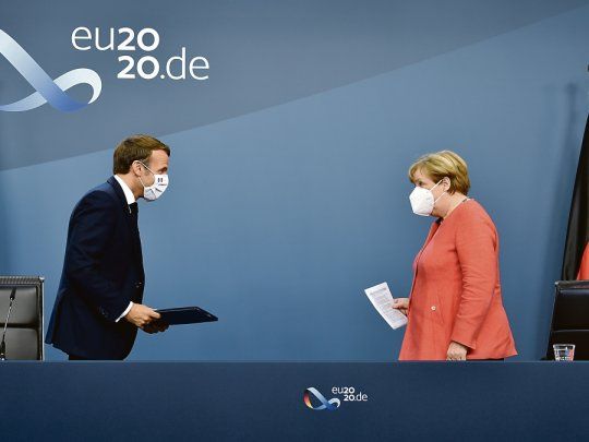 RESPIRO. El presidente francés Emmanuel Macron y la canciller alemana Angela Merkel presentaron ayer el documento final. Ambos lideraron las negociaciones.&nbsp;