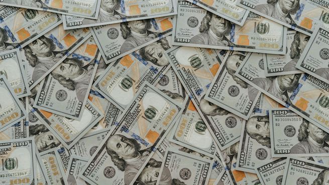 El dólar volvió a bajar y se mantuvo en la franja de los 38 pesos.