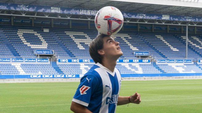 Luka Romero no tiene 20 años y ya jugó en Mallorca, Lazio, Milán, Almería y ahora el Alavés de España. Jugó para la Selección de Argentina, es seguido por la de España, pero no le cierra las puertas al Tri.