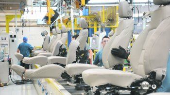 Para los autopartistas. Los salarios de los trabajadores representan más de 30% de los costos totales. En una automotriz, ese número es de 3% o 4% Para los autopartistas. Los salarios de los trabajadores representan más de 30% de los costos totales. En una automotriz, ese número es de 3% o 4%