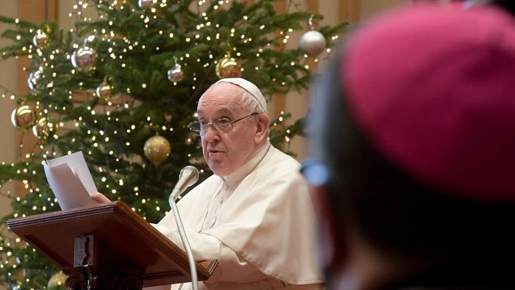 El papa Francisco no repitió el tono duro de anteriores discursos navideños ante la Curia romana.