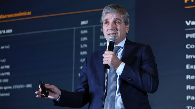 Luis Caputo salió a celebrar el dato de la balanza fiscal.