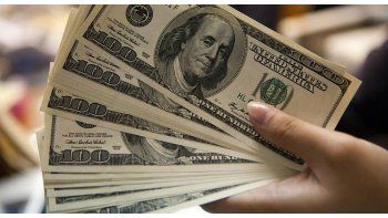 El dólar cedió tres centavos a $ 17,82, su menor valor en dos semanas