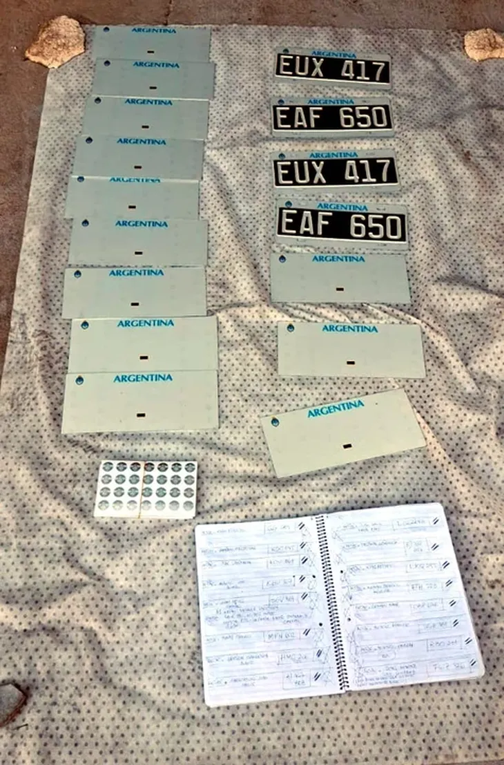 Especialistas advierten que la venta de estos autos clonados es una estafa cada vez más frecuente, impulsada por publicaciones en plataformas como Marketplace y OLX. Especialistas advierten que la venta de estos autos clonados es una estafa cada vez más frecuente, impulsada por publicaciones en plataformas como Marketplace y OLX.