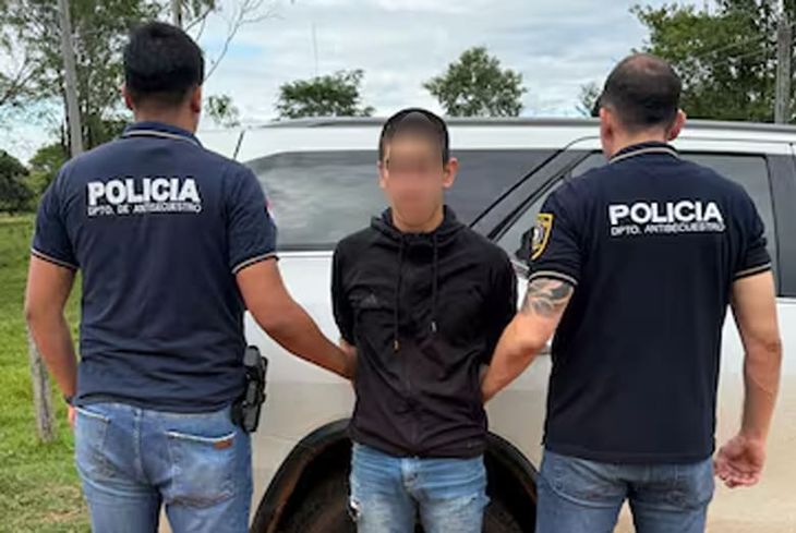 La operación que resultó en la detención de Iván Giménez González también incluyó allanamientos en varias propiedades vinculadas al sospechoso. La operación que resultó en la detención de Iván Giménez González también incluyó allanamientos en varias propiedades vinculadas al sospechoso.