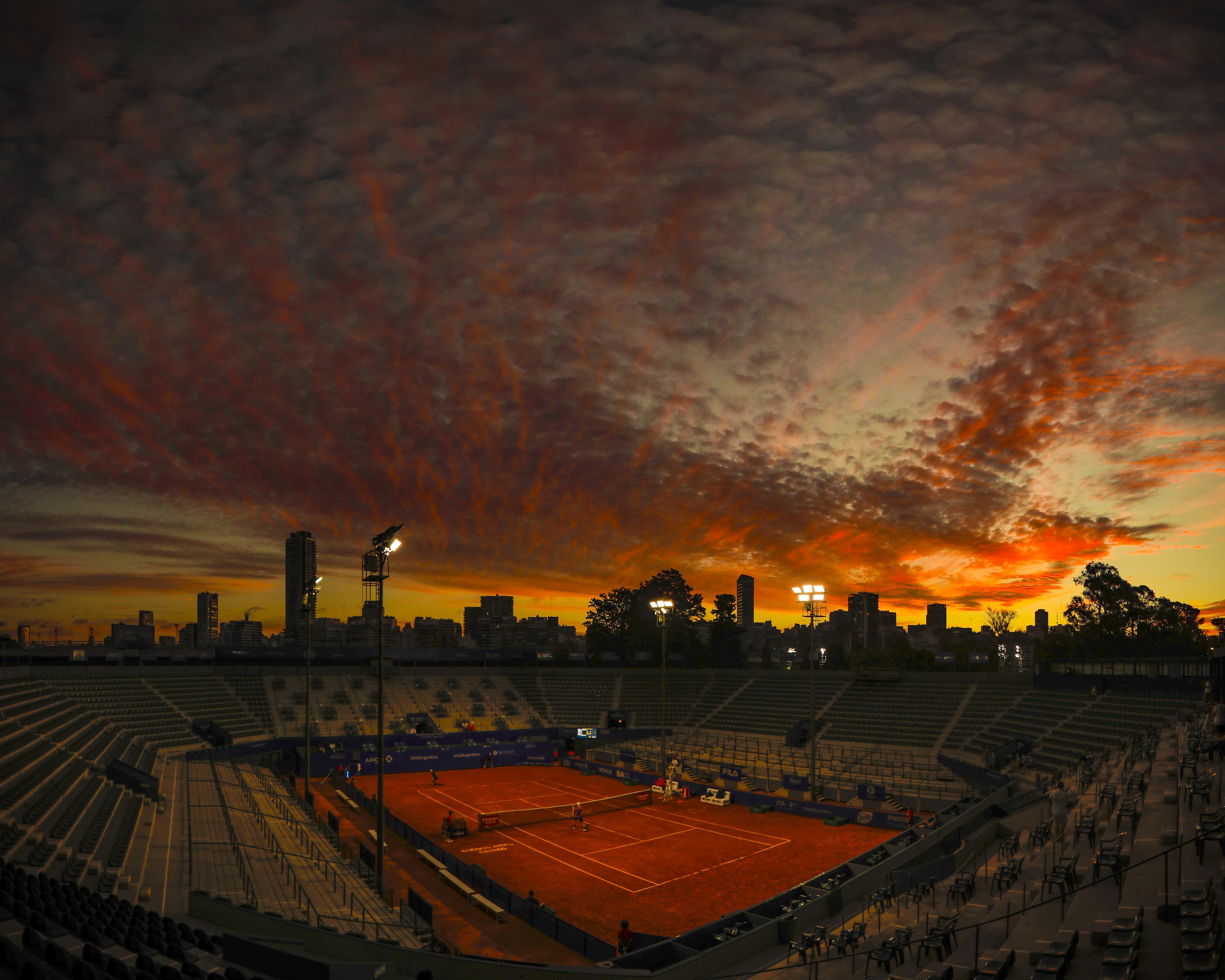 Sin público, con protocolos exigentes y un espacio reducido. El Argentina Open está limitado, pero en funcionamiento.