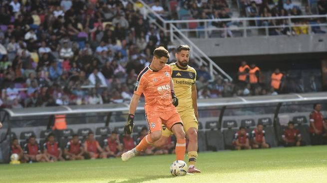 Boca le gana 2-0 a Central Córdoba en Santiago del Estero y, por ahora, queda como líder de la Zona A del Torneo Apertura.