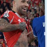 El gesto de Nicolás Otamendi al delantero brasileño. El gesto de Nicolás Otamendi al delantero brasileño.
