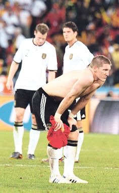 Bastián Schweinsteiger no puede creerlo. Alemania quedó eliminada. No repitieron la actuación frente a Argentina y fueron superados.