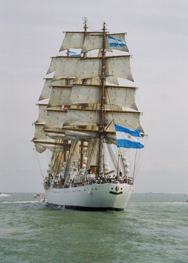 La Fragata ya navega en aguas internacionales.