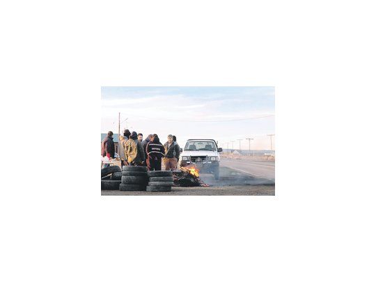 Santa Cruz es tradicional blanco de protestas de gremios petroleros. Esta vez, la tensión derivó en la suspensión de operaciones.