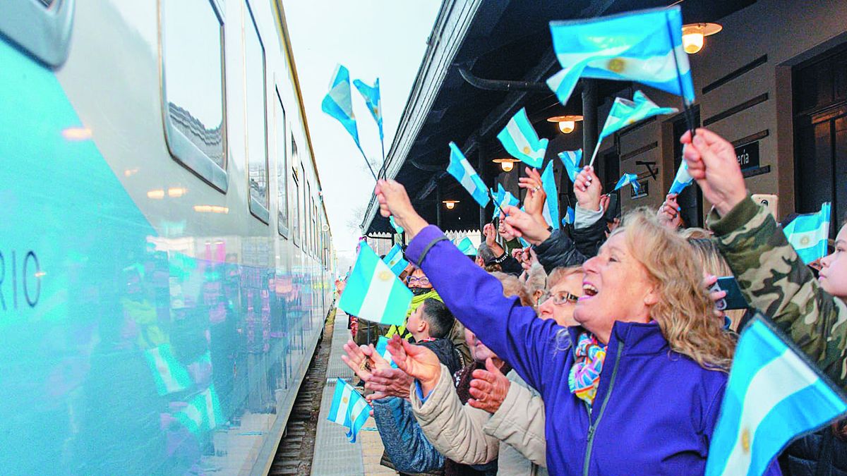 Los intendentes celebran impacto social y económico que llegó con vuelta del tren