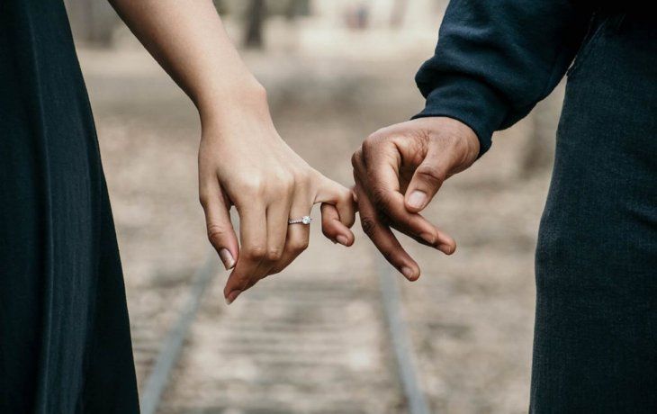 Pros y contras de mantener una relación amorosa en el trabajo