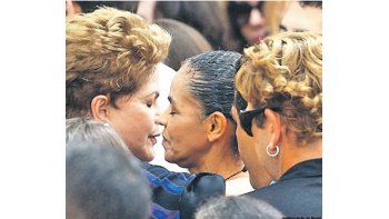 ámbito.com | Dilma Rousseff y Marina Silva, quien asumirá la candidatura vacante por la muerte de Eduardo Campos, coincidieron ayer en Recife. Exaliadas y luego rivales, competirán ahora en las urnas.