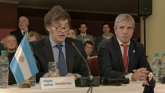 Javier Milei y Luis Caputo, diseñadores de la estrategia económica oficialista.