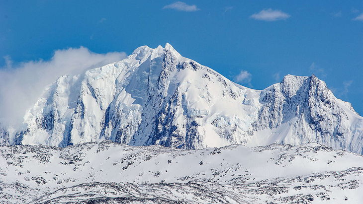 CAEM remarca que en Argentina la actividad minera está prohibida sobre glaciares y que ningún proyecto en operación se desarrolla en esas áreas. CAEM remarca que en Argentina la actividad minera está prohibida sobre glaciares y que ningún proyecto en operación se desarrolla en esas áreas.