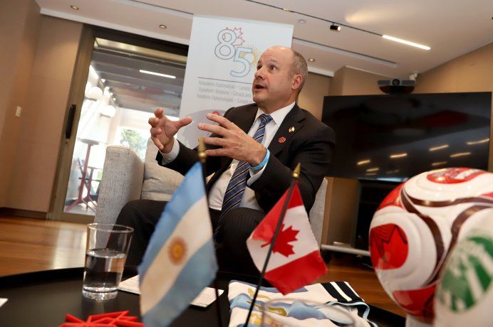 El diplomático hizo énfasis en la complementariedad entre las economías de Canadá y el Mercosur, en especial Argentina. El diplomático hizo énfasis en la complementariedad entre las economías de Canadá y el Mercosur, en especial Argentina.
