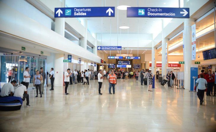 Pánico en el aeropuerto de Cancún por supuesto tiroteo