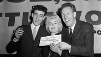 Vivian y Keith Nicholson el día que ganaron la Lotería Nacional Británica.