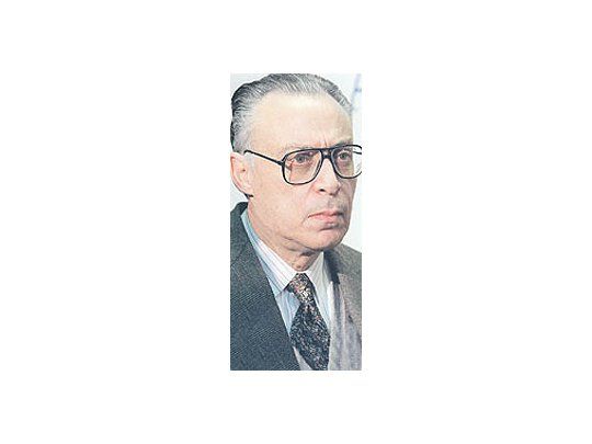 Augusto Belluscio dejó la Corte Suprema denunciando que jueces federales cobraban sobresueldos. La SIDE lo desmintió.