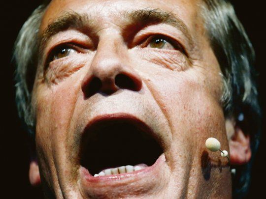 promesa. El líder euroescéptico británico Nigel Farage dijo que si gana los comicios europeos impedirá un nuevo referendo sobre el brexiit.