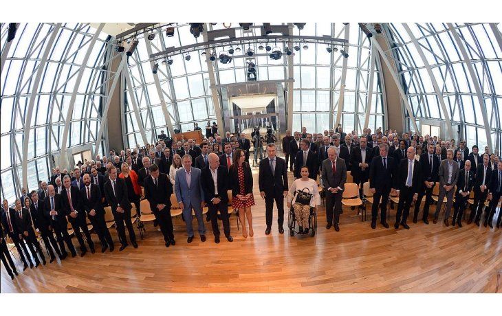 El presidente Mauricio Macri  pronunció un discurso en el Centro Cultural Kirchner (CCK) ante gobernadores, legisladores, funcionarios nacionales y judiciales, empresarios y sindicalistas.