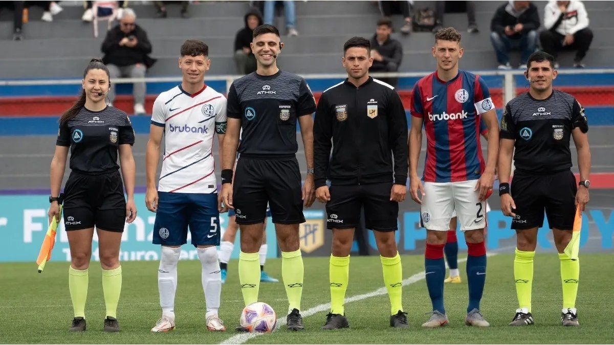 Sarmiento’s reserve suffered a theft of clothing and San Lorenzo lent him its shirt
