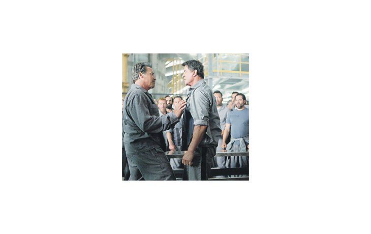 Stallone y Schwarzeneg-ger debieron haber tenido mejores propuestas para actuar juntos que este “Escape imposible”.
