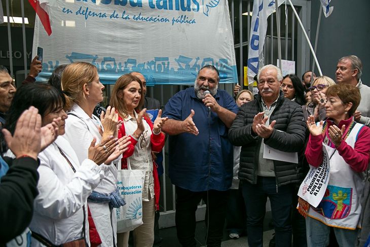 El Secretario General del SUTEBA, Roberto Baradel, presente en la movilización. El Secretario General del SUTEBA, Roberto Baradel, presente en la movilización.