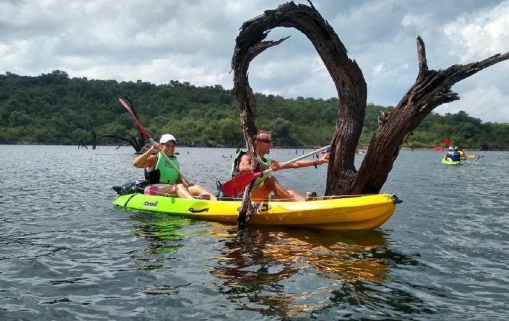 Travesías en Kayak por el lago Cerro Pelado.