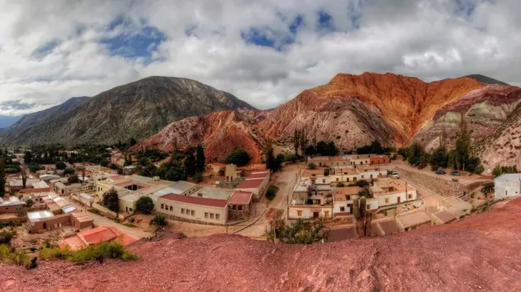 Yavi captivates with its picturesque houses and the mountains that adorn the landscape. Yavi captivates with its picturesque houses and the mountains that adorn the landscape.