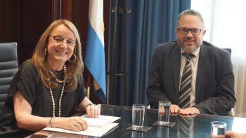 La gobernadora Alicia Kirchner, durante un encuentro en febrero con el ministro de Desarrollo Productivo, Mat&iacute;as Kulfas. Uno de los planteos regionales tuvo respuesta positiva.
