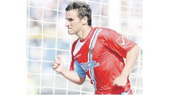 Gonzalo Bergessio grita su gol con el que el Catania mantuvo la categoría. El equipo de los argentinos que dirige Diego Simeone seguirá en Primera en la temporada 2011/2012.
