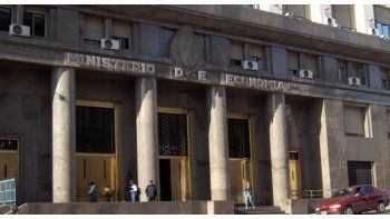Deuda: tras una licitación no tan exitosa, Economía amplia la emisión de letras por más de u$s11,5 millones