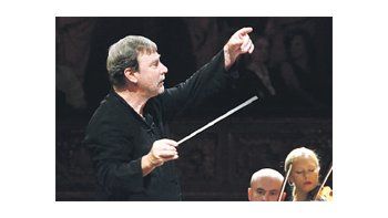 ámbito.com | El director Okko Kamu al frente de  la Orquesta Sinfónica de Lahti hizo notables versiones de obras de Sibelius y Beethoven.