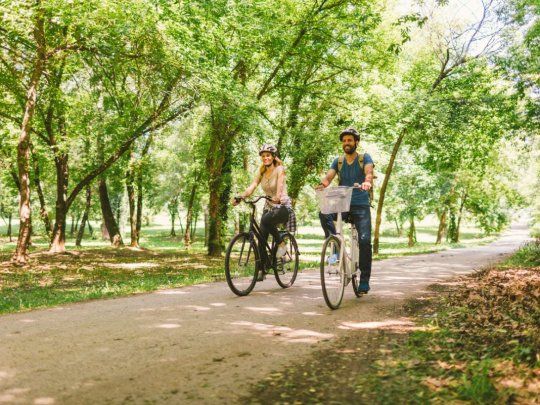 El ciclismo es una actividad que cada día suma más aficionados.