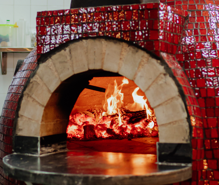 The pizzas are cooked in wood oven with white and red quebracho. The pizzas are cooked in wood oven with white and red quebracho.
